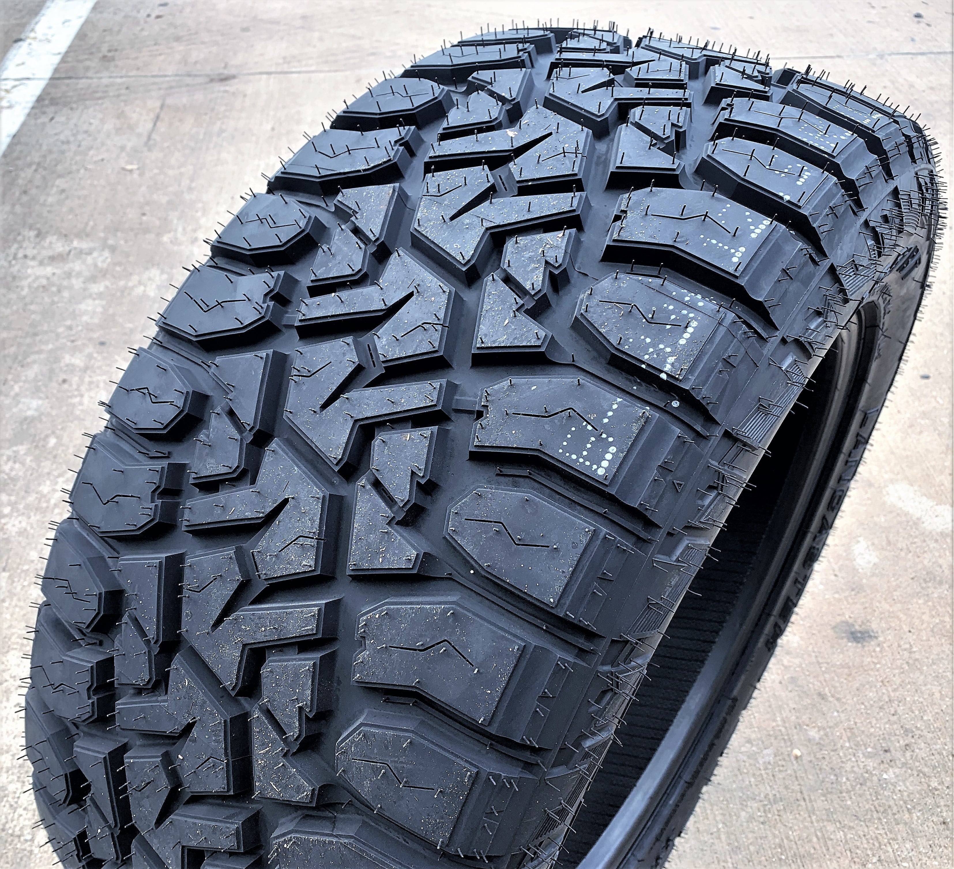Lancaster LS-57 R/T LT 33X12.50R20 Load Refurbished 10 Ply RT Rugged Terrain Tire